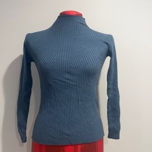 Blue Color Womans Sweater. Size small Womans. Good condition moderate wear.